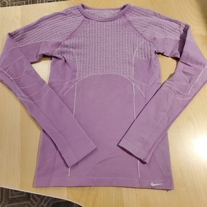 NIKE LONG SLEEVE TOP